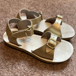 Little girls Saltwater surfer sandal gold